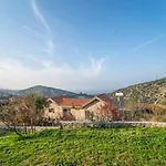 Chardonnay Guest With Great View For Nature Lovers 乡村民宿