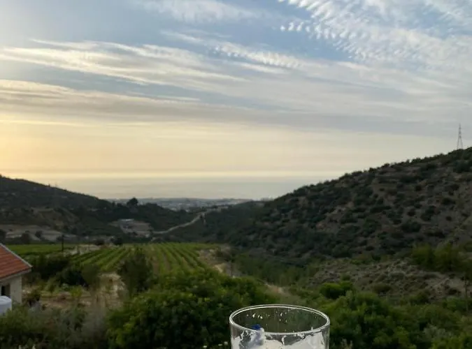 Chardonnay Guest With Great View For Nature Lovers Lantställe