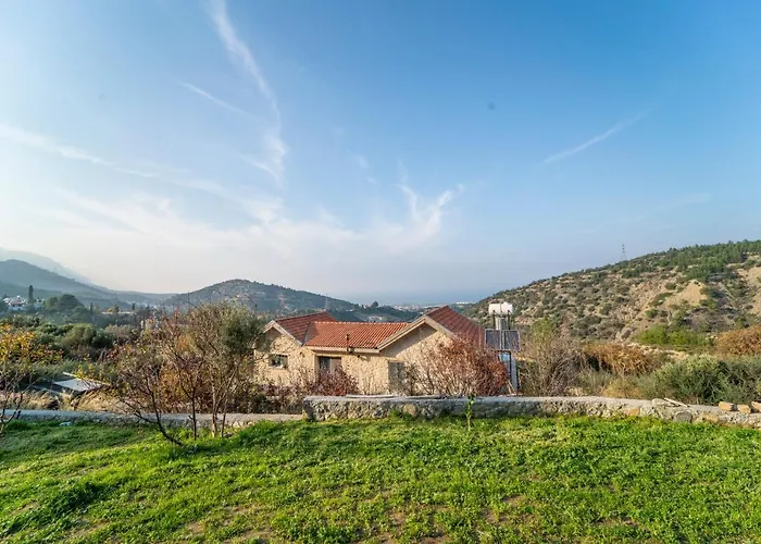 Chardonnay Guest With Great View For Nature Lovers Lantställe